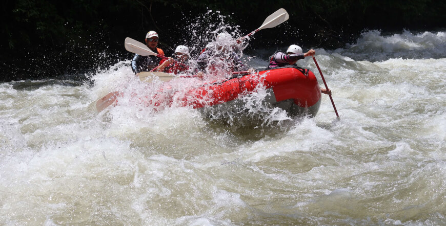 Cucaracho River Class III & IV+ / One Day Rafting Adventure